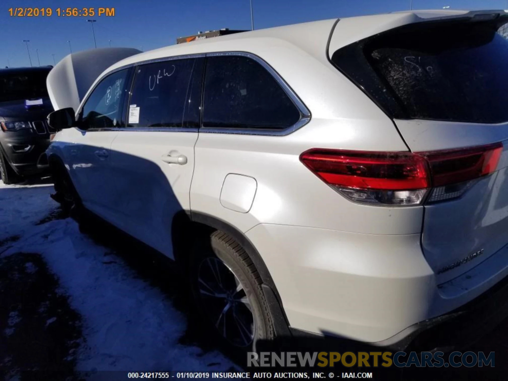 12 Photograph of a damaged car 5TDBZRFH0KS945305 TOYOTA HIGHLANDER 2019