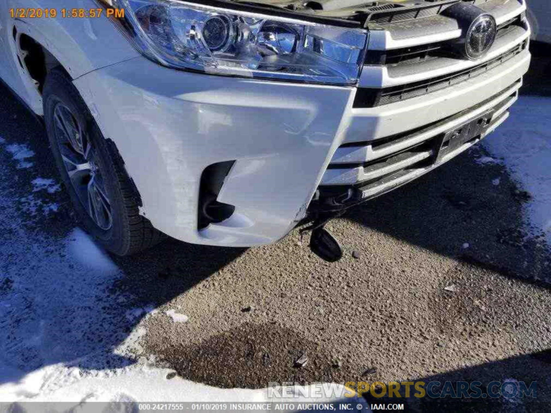 14 Photograph of a damaged car 5TDBZRFH0KS945305 TOYOTA HIGHLANDER 2019