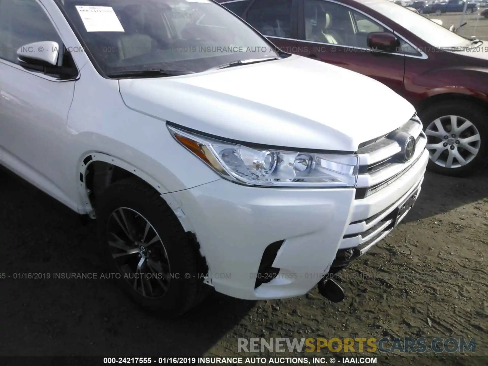 6 Photograph of a damaged car 5TDBZRFH0KS945305 TOYOTA HIGHLANDER 2019