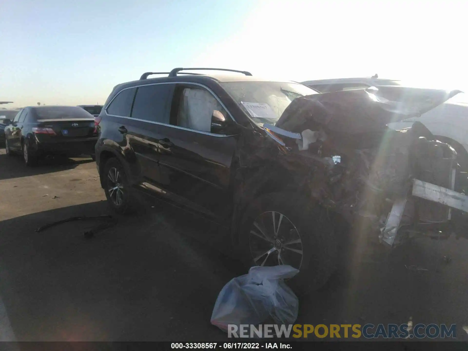 1 Photograph of a damaged car 5TDBZRFH0KS950553 TOYOTA HIGHLANDER 2019