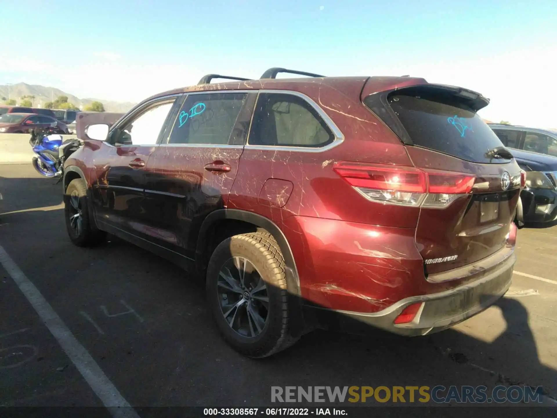 3 Photograph of a damaged car 5TDBZRFH0KS950553 TOYOTA HIGHLANDER 2019