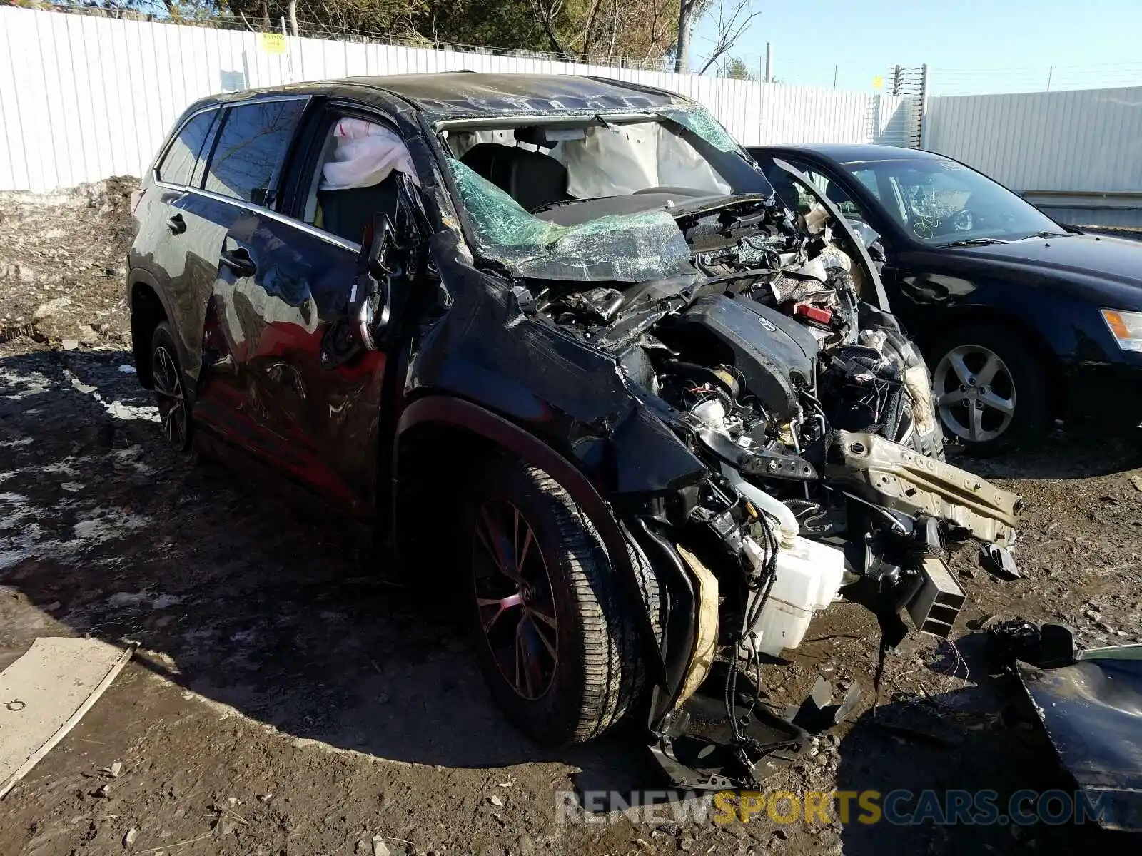 1 Photograph of a damaged car 5TDBZRFH0KS951573 TOYOTA HIGHLANDER 2019