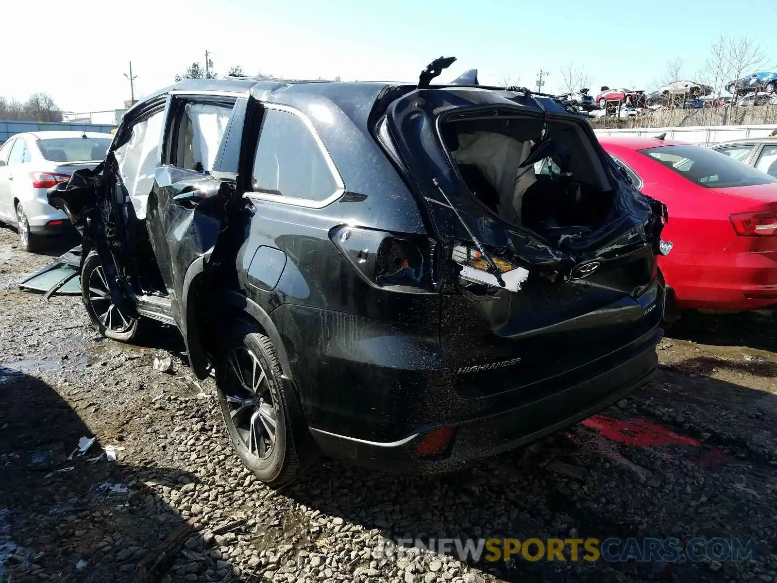 3 Photograph of a damaged car 5TDBZRFH0KS951573 TOYOTA HIGHLANDER 2019