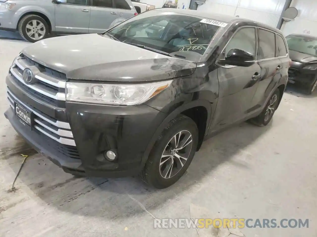 2 Photograph of a damaged car 5TDBZRFH0KS952786 TOYOTA HIGHLANDER 2019