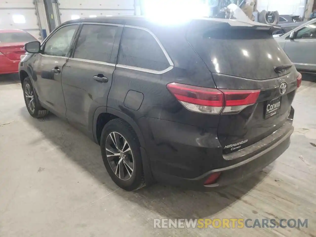 3 Photograph of a damaged car 5TDBZRFH0KS952786 TOYOTA HIGHLANDER 2019