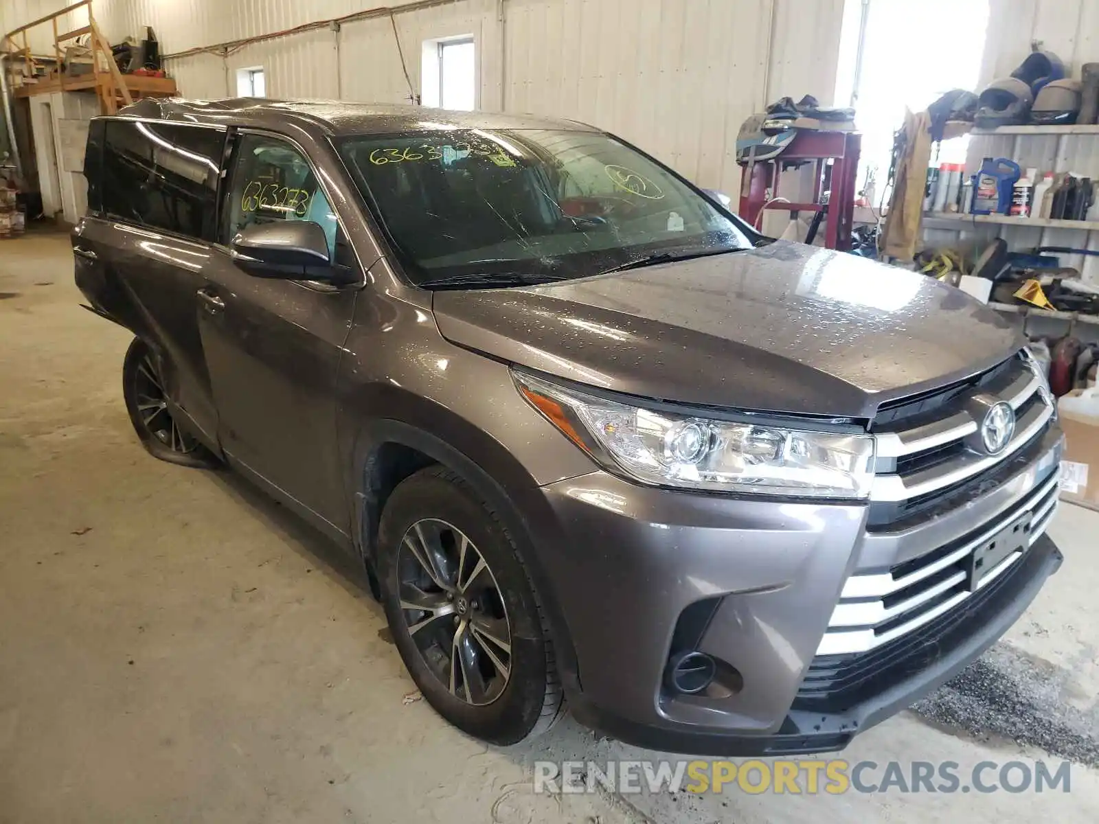 1 Photograph of a damaged car 5TDBZRFH0KS953811 TOYOTA HIGHLANDER 2019