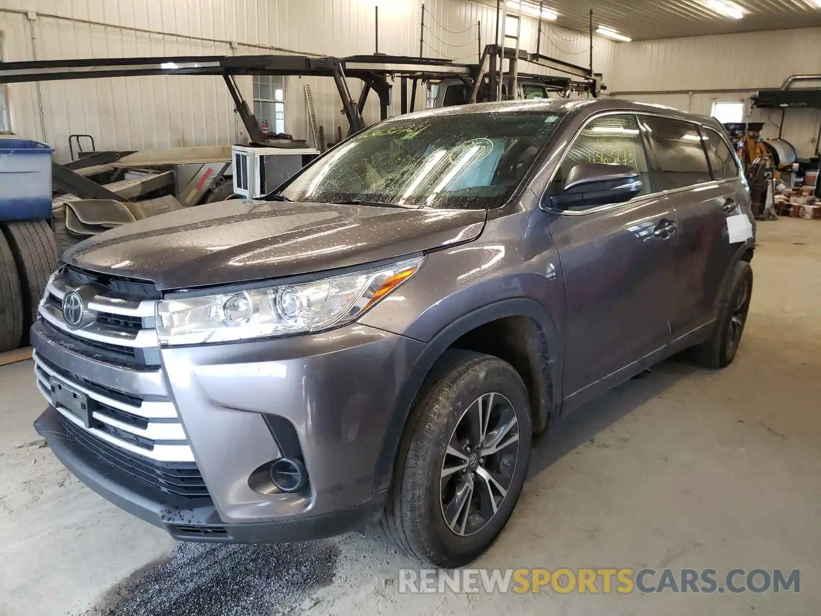 2 Photograph of a damaged car 5TDBZRFH0KS953811 TOYOTA HIGHLANDER 2019