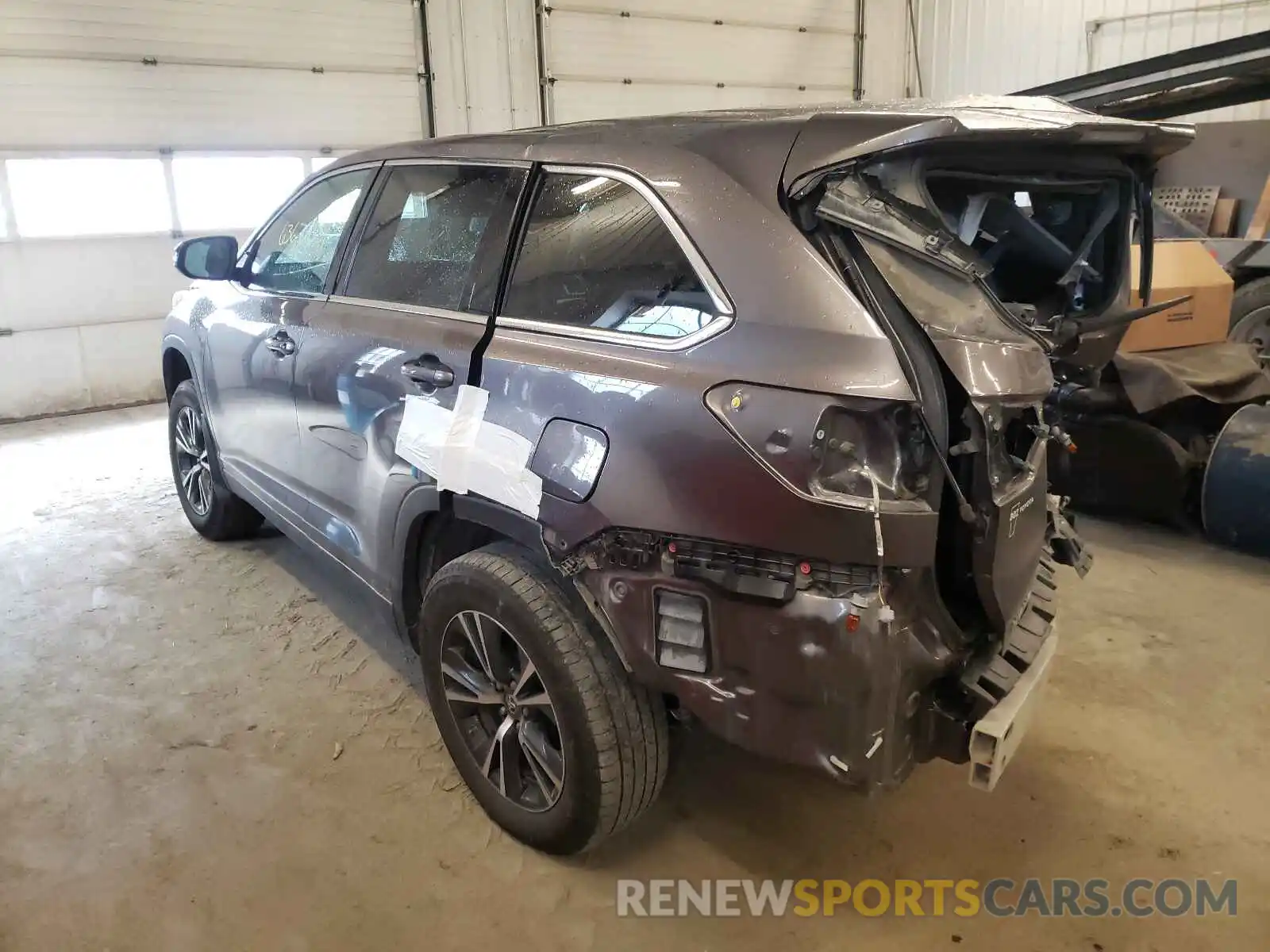 3 Photograph of a damaged car 5TDBZRFH0KS953811 TOYOTA HIGHLANDER 2019