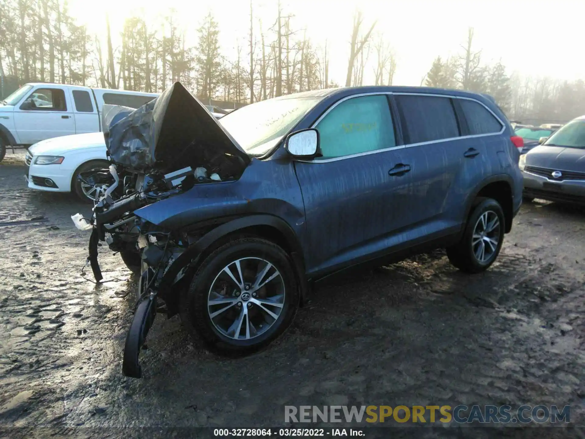 2 Photograph of a damaged car 5TDBZRFH0KS956997 TOYOTA HIGHLANDER 2019