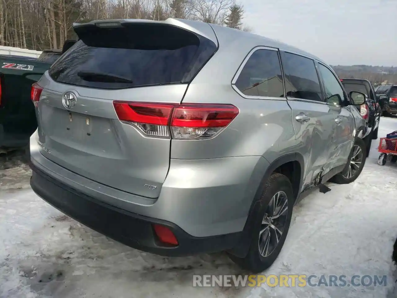 4 Photograph of a damaged car 5TDBZRFH0KS964081 TOYOTA HIGHLANDER 2019