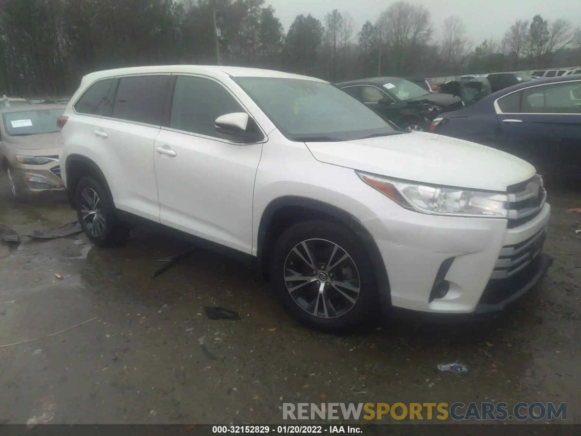 1 Photograph of a damaged car 5TDBZRFH0KS973413 TOYOTA HIGHLANDER 2019