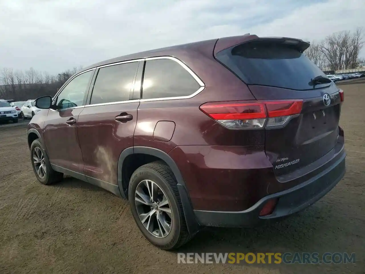 2 Photograph of a damaged car 5TDBZRFH0KS974920 TOYOTA HIGHLANDER 2019