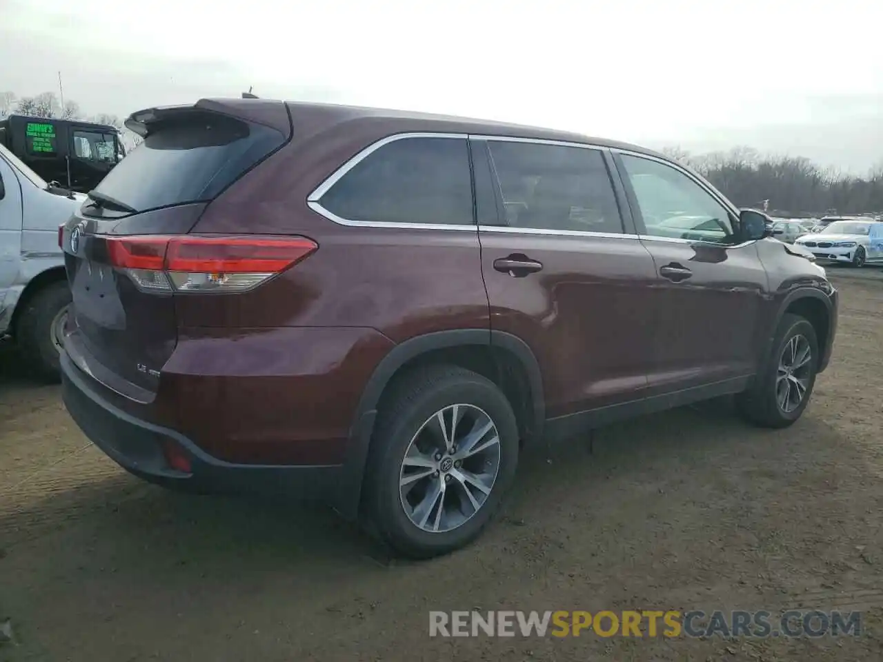 3 Photograph of a damaged car 5TDBZRFH0KS974920 TOYOTA HIGHLANDER 2019