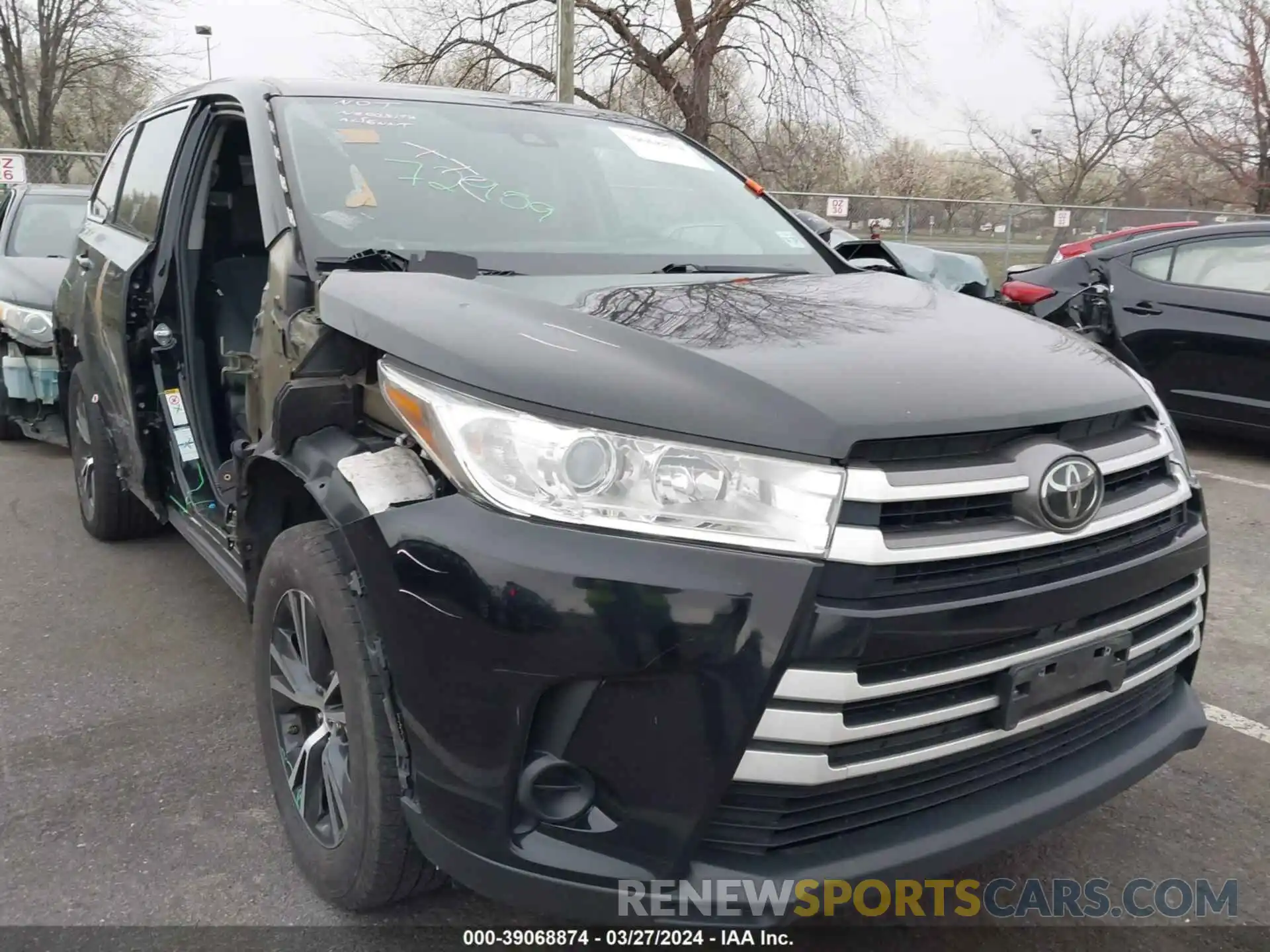 1 Фотография поврежденного автомобиля 5TDBZRFH0KS976666 TOYOTA HIGHLANDER 2019