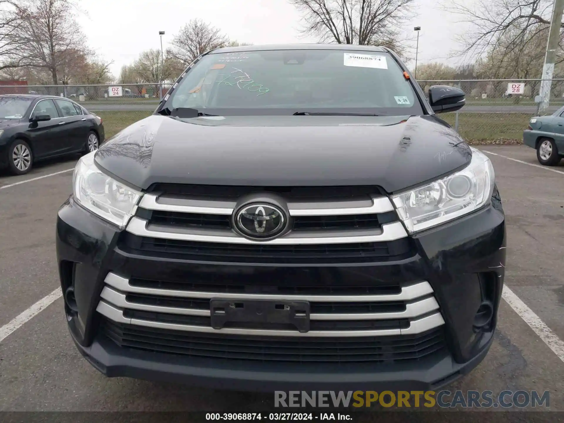 12 Photograph of a damaged car 5TDBZRFH0KS976666 TOYOTA HIGHLANDER 2019