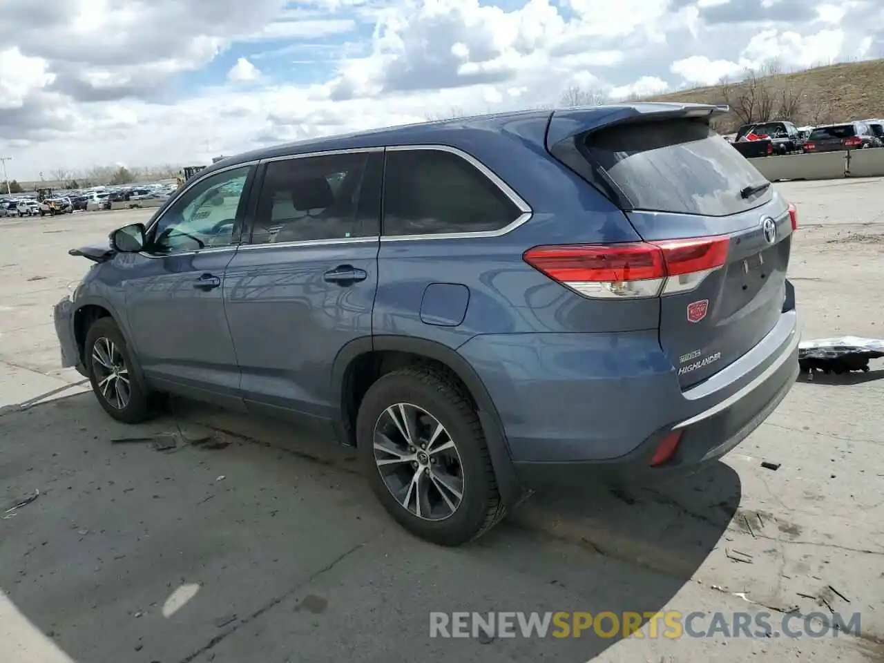 2 Photograph of a damaged car 5TDBZRFH0KS978594 TOYOTA HIGHLANDER 2019