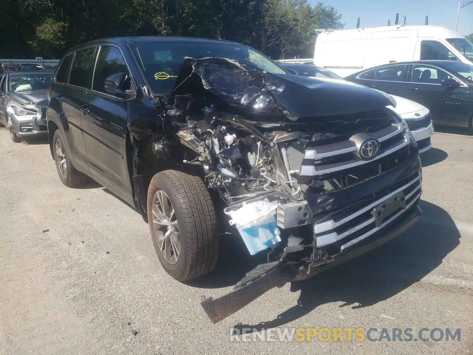 1 Photograph of a damaged car 5TDBZRFH0KS979549 TOYOTA HIGHLANDER 2019