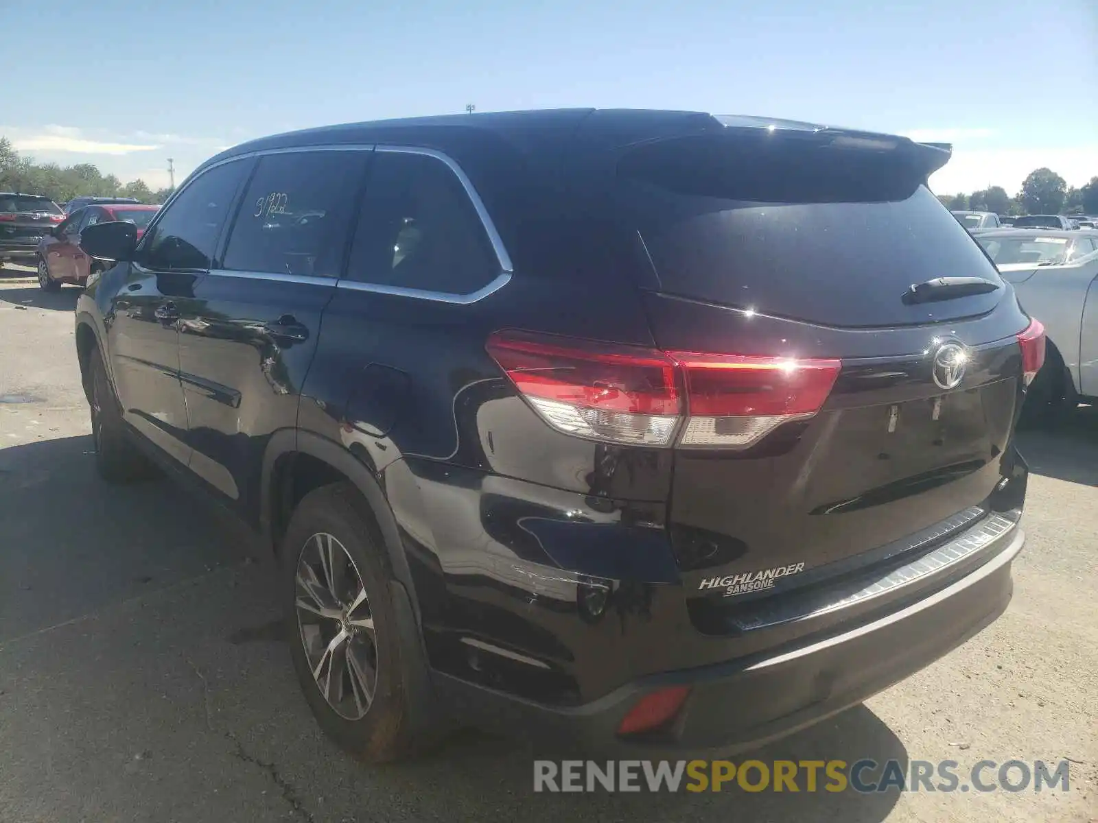 3 Photograph of a damaged car 5TDBZRFH0KS979549 TOYOTA HIGHLANDER 2019