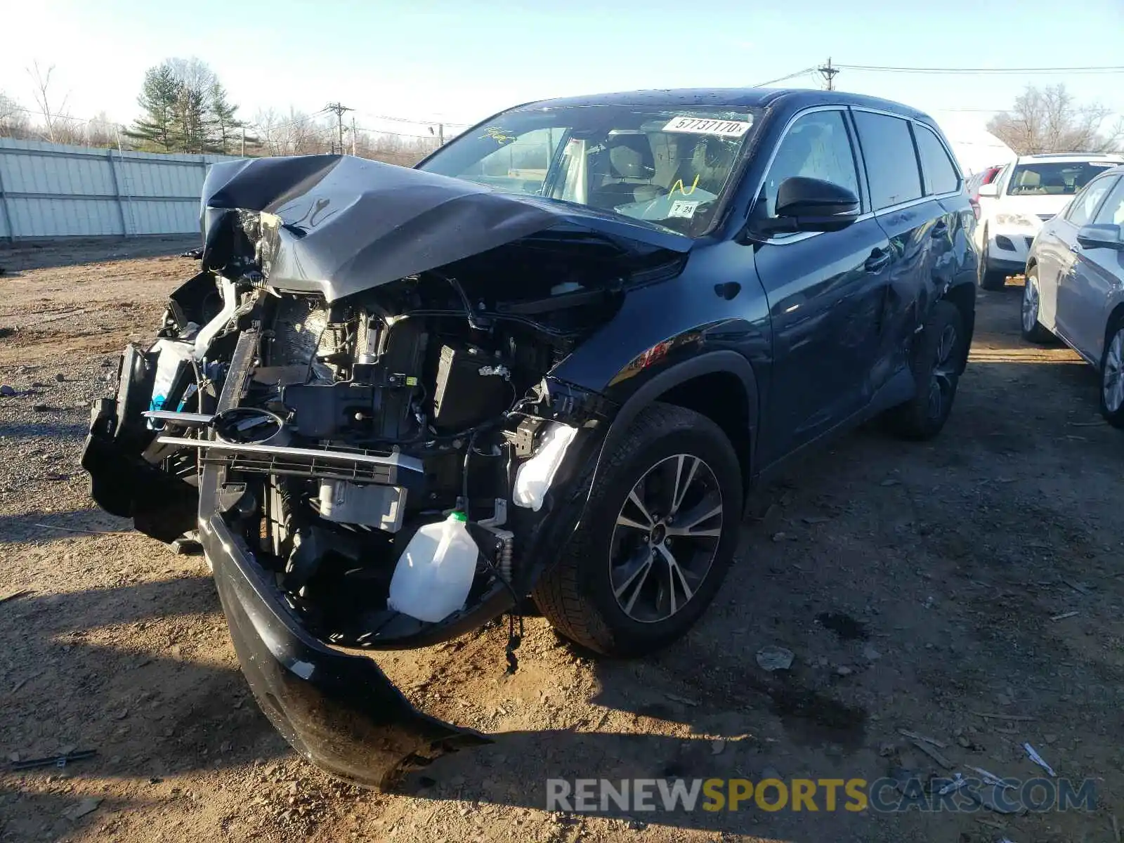 2 Photograph of a damaged car 5TDBZRFH0KS980846 TOYOTA HIGHLANDER 2019