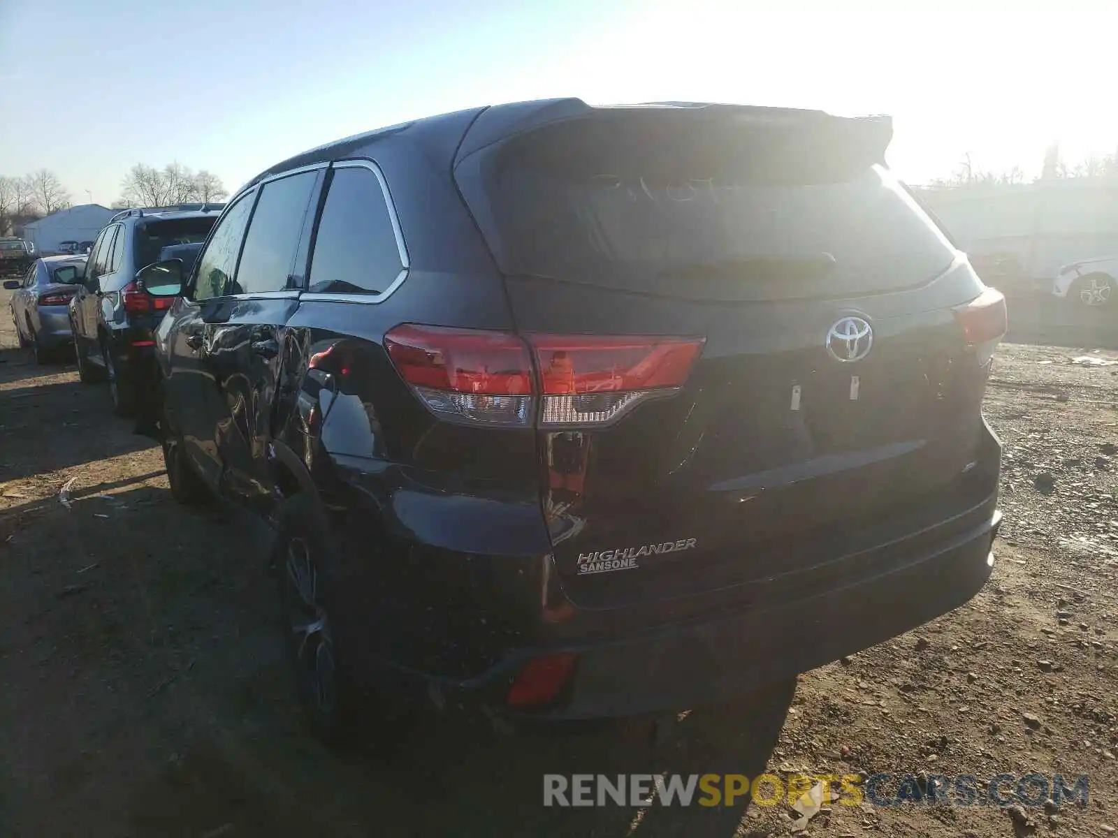 3 Photograph of a damaged car 5TDBZRFH0KS980846 TOYOTA HIGHLANDER 2019