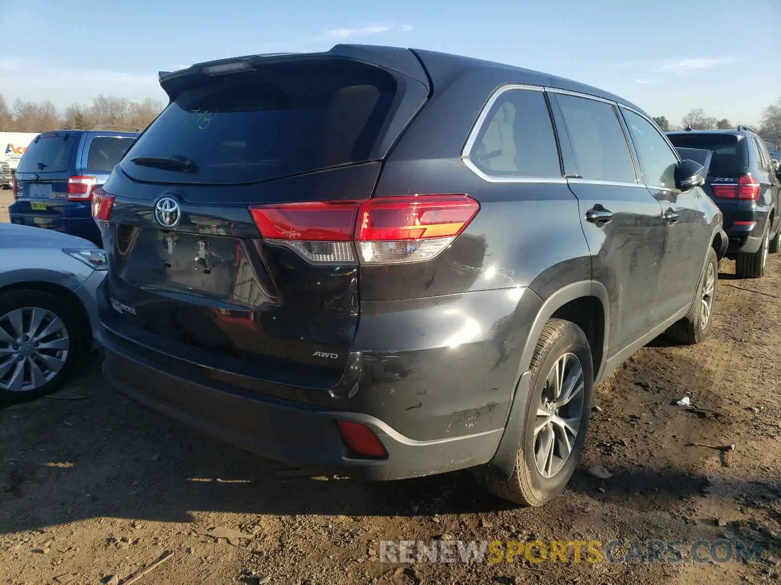 4 Photograph of a damaged car 5TDBZRFH0KS980846 TOYOTA HIGHLANDER 2019