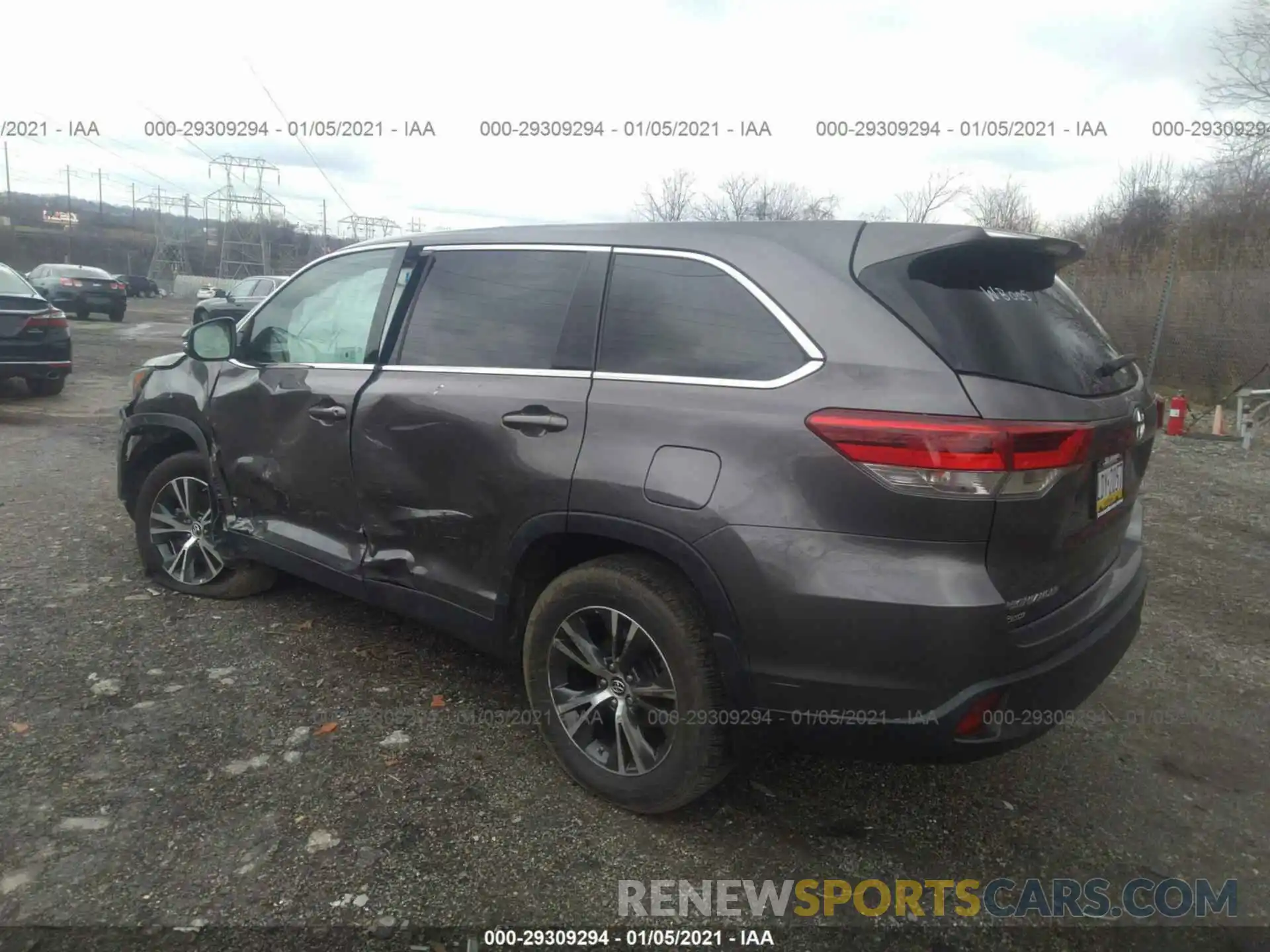 3 Photograph of a damaged car 5TDBZRFH0KS989577 TOYOTA HIGHLANDER 2019