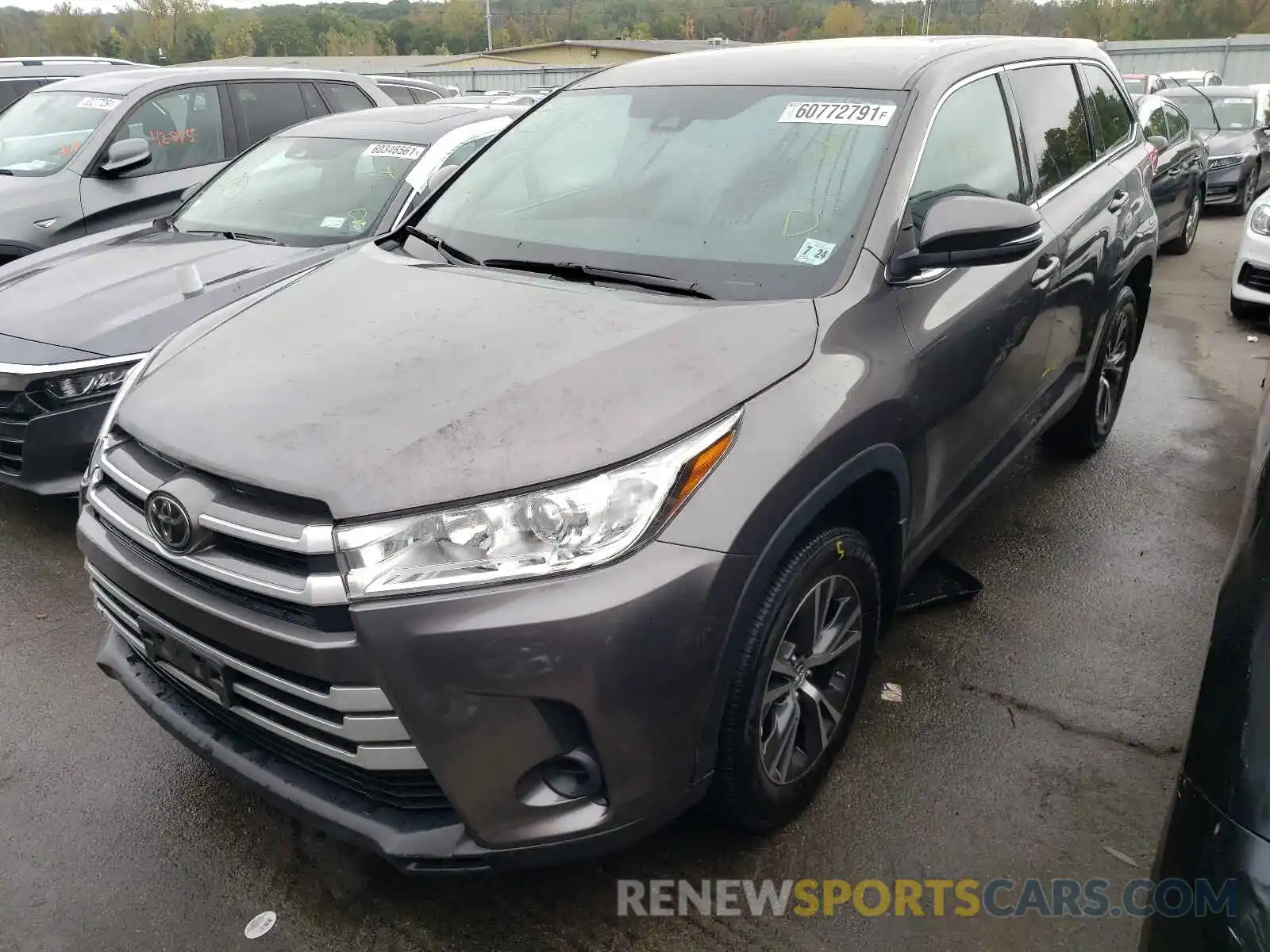 2 Photograph of a damaged car 5TDBZRFH0KS992477 TOYOTA HIGHLANDER 2019