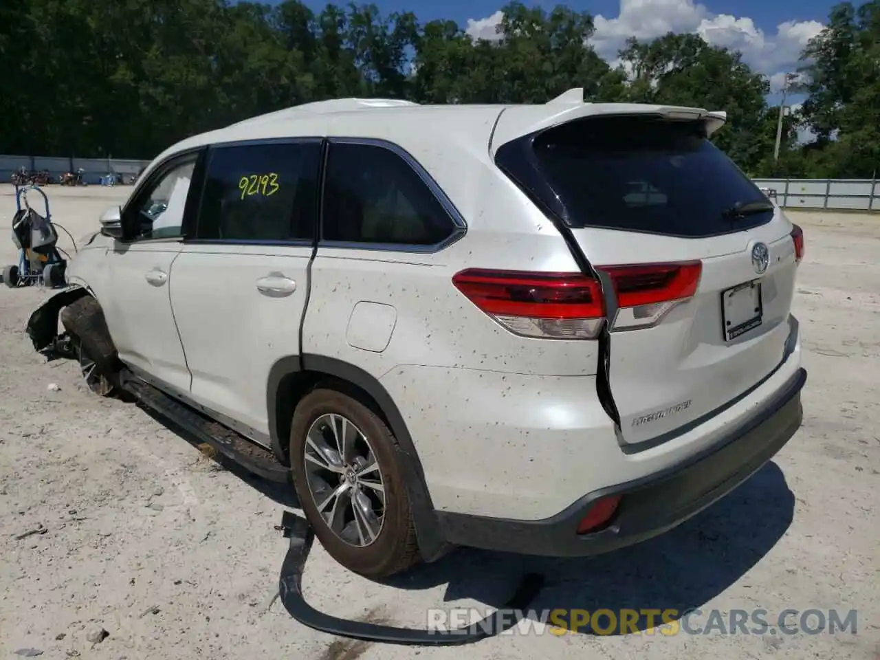 3 Фотография поврежденного автомобиля 5TDBZRFH0KS993385 TOYOTA HIGHLANDER 2019