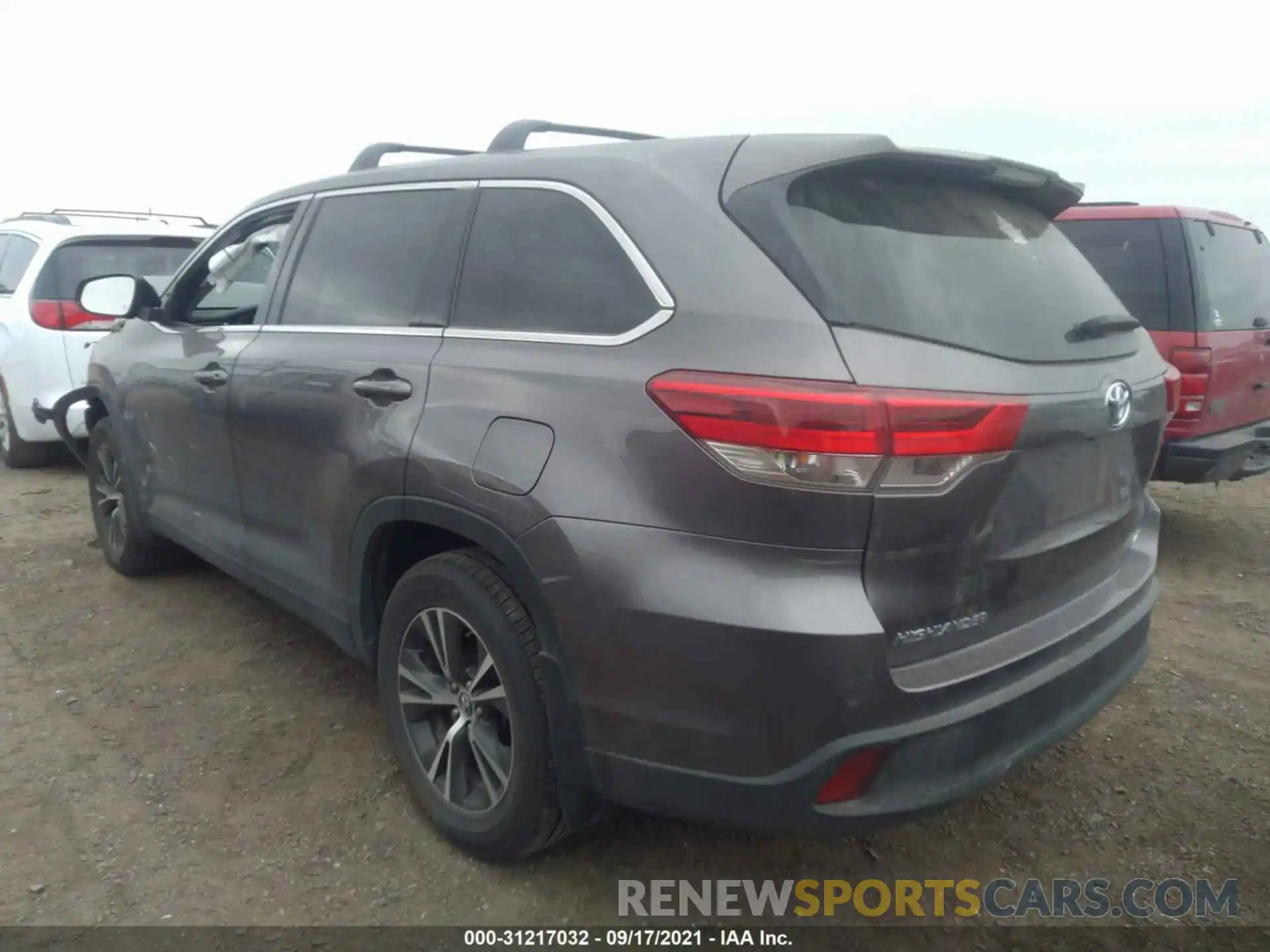 3 Photograph of a damaged car 5TDBZRFH0KS996593 TOYOTA HIGHLANDER 2019