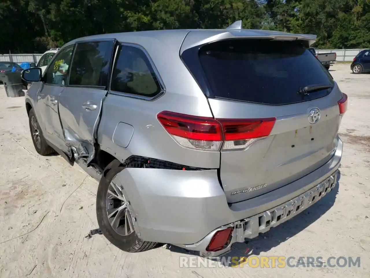 3 Photograph of a damaged car 5TDBZRFH0KS998974 TOYOTA HIGHLANDER 2019