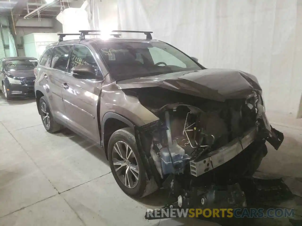 1 Photograph of a damaged car 5TDBZRFH1KS705678 TOYOTA HIGHLANDER 2019