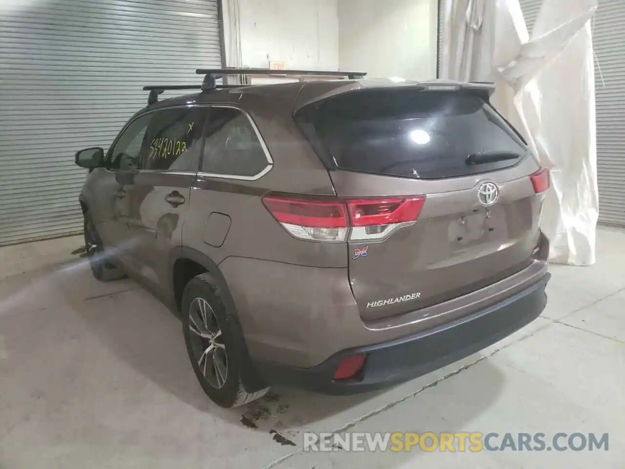 3 Photograph of a damaged car 5TDBZRFH1KS705678 TOYOTA HIGHLANDER 2019