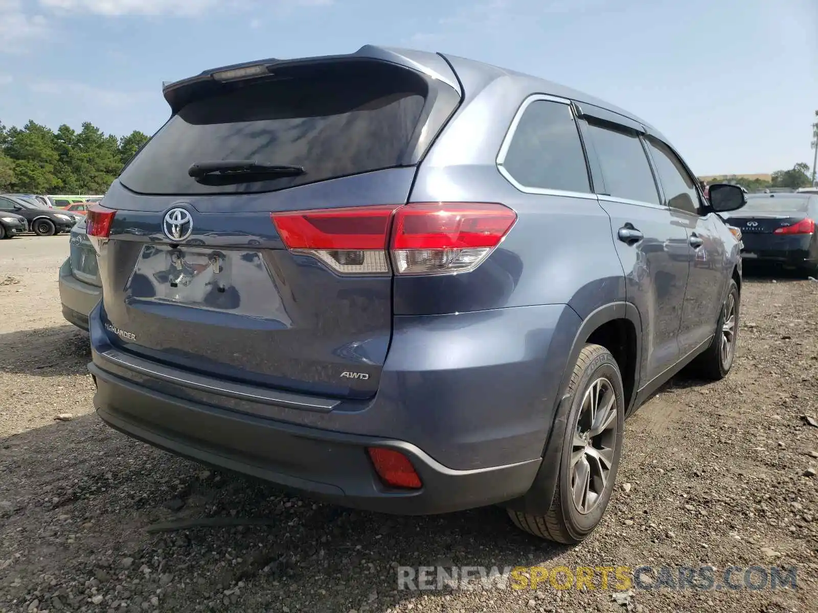 4 Photograph of a damaged car 5TDBZRFH1KS710329 TOYOTA HIGHLANDER 2019