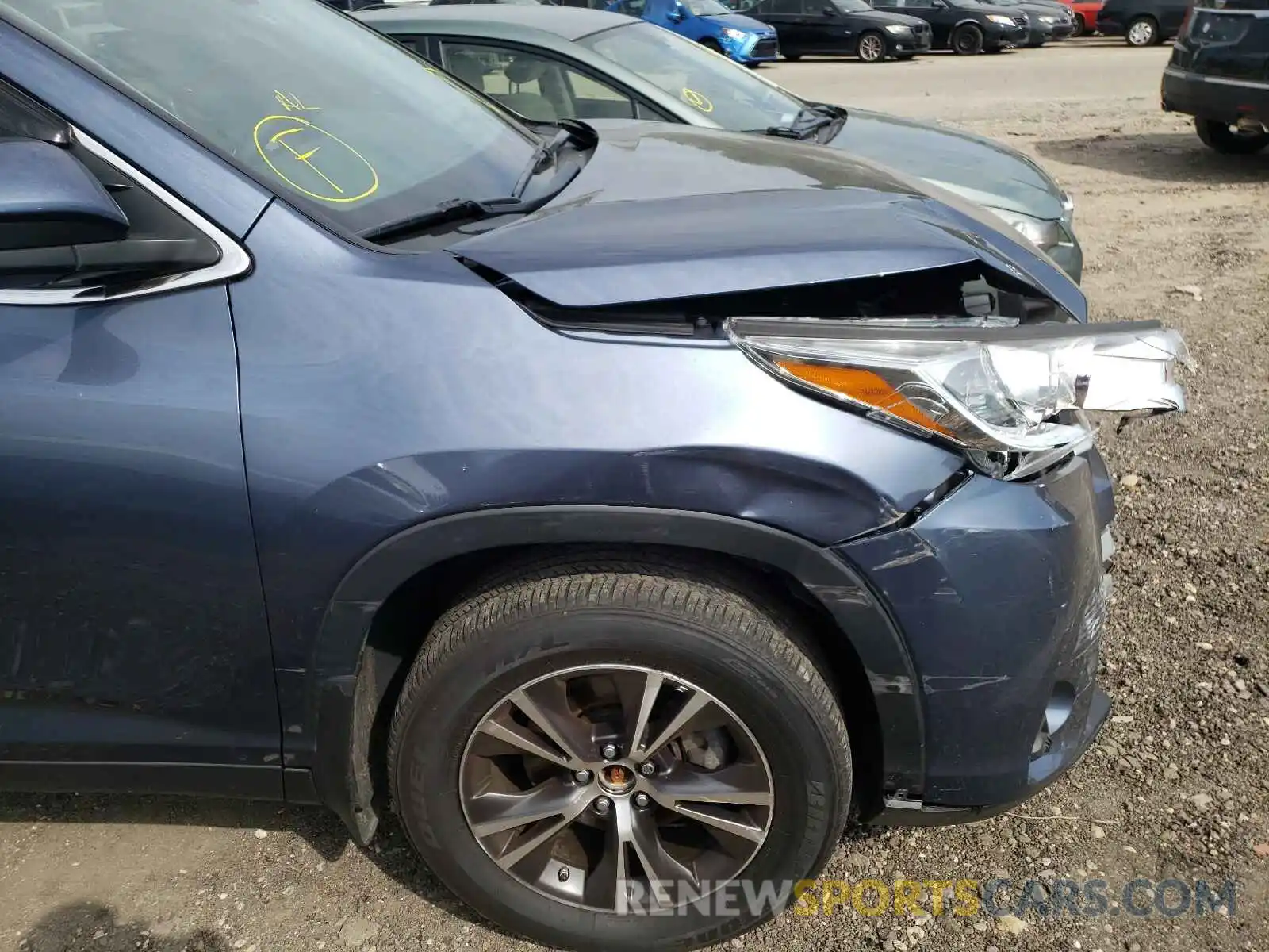 9 Photograph of a damaged car 5TDBZRFH1KS710329 TOYOTA HIGHLANDER 2019