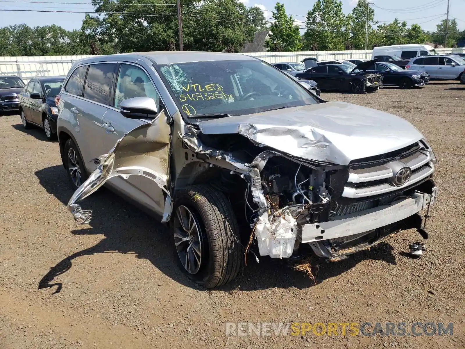 1 Photograph of a damaged car 5TDBZRFH1KS714543 TOYOTA HIGHLANDER 2019