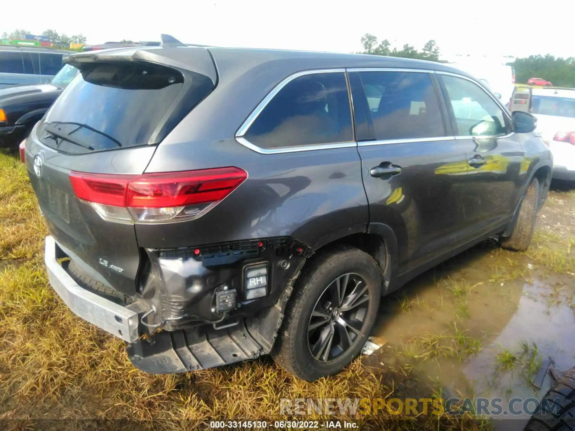 4 Photograph of a damaged car 5TDBZRFH1KS719600 TOYOTA HIGHLANDER 2019