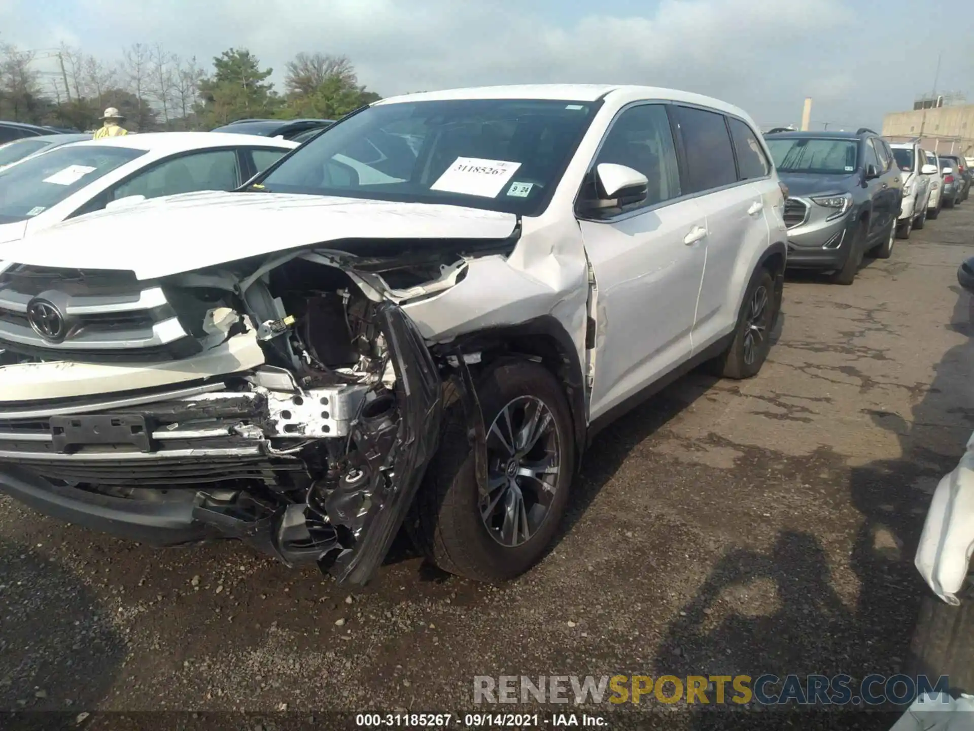 2 Photograph of a damaged car 5TDBZRFH1KS721900 TOYOTA HIGHLANDER 2019