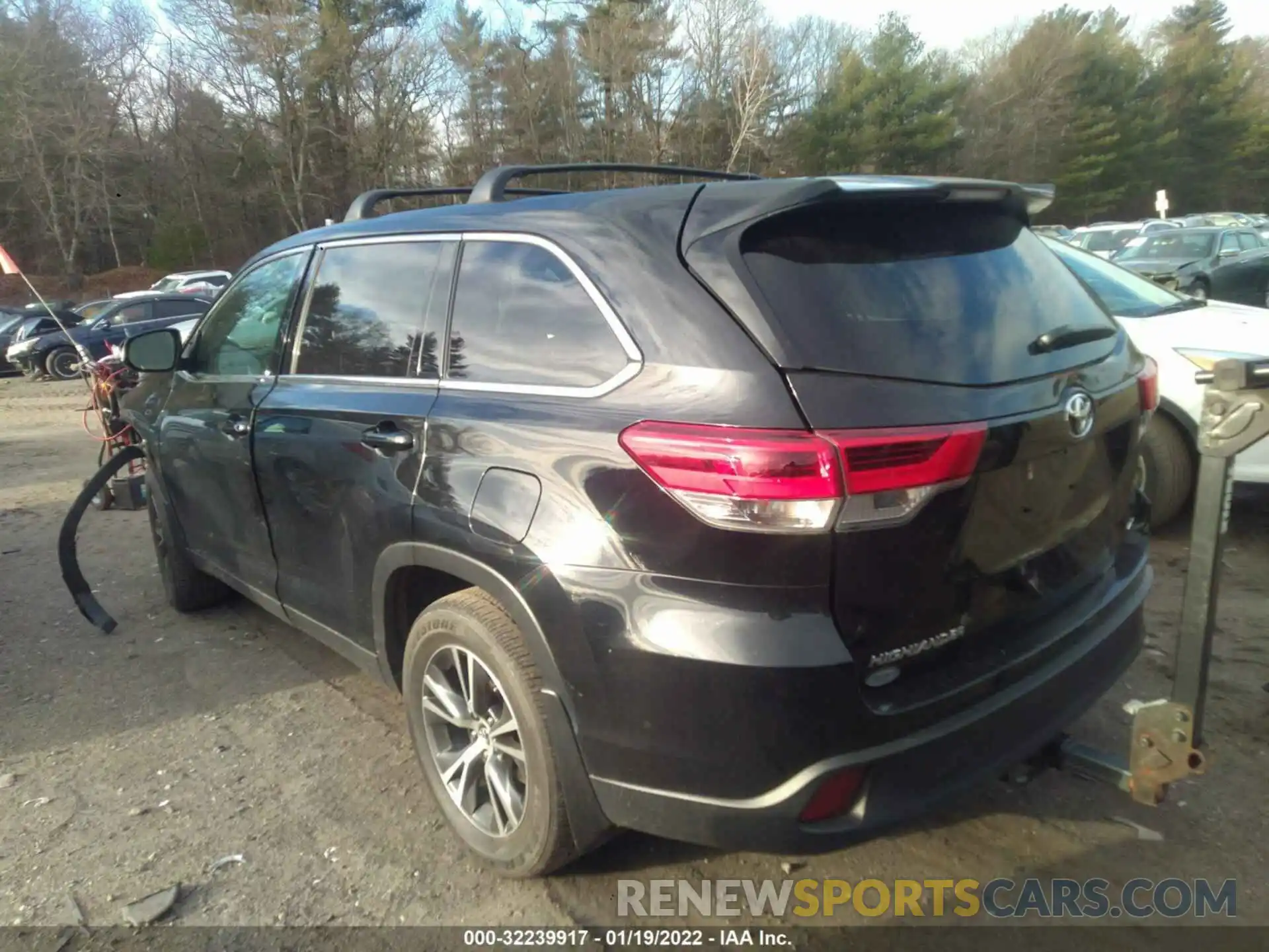 3 Photograph of a damaged car 5TDBZRFH1KS722206 TOYOTA HIGHLANDER 2019