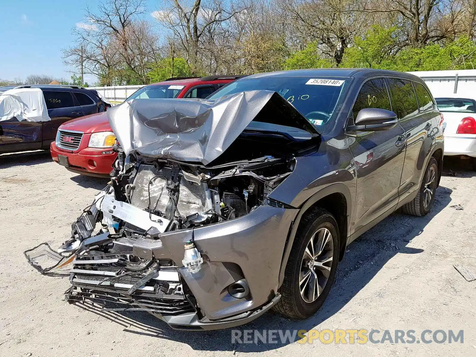 2 Photograph of a damaged car 5TDBZRFH1KS723789 TOYOTA HIGHLANDER 2019