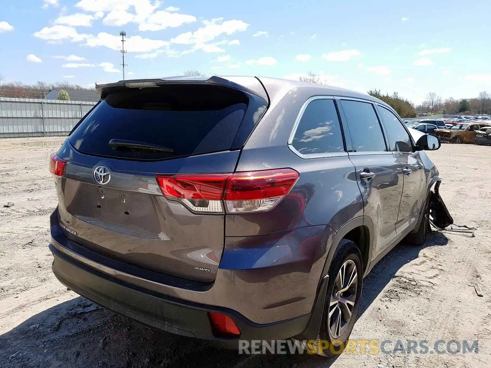 4 Photograph of a damaged car 5TDBZRFH1KS723789 TOYOTA HIGHLANDER 2019