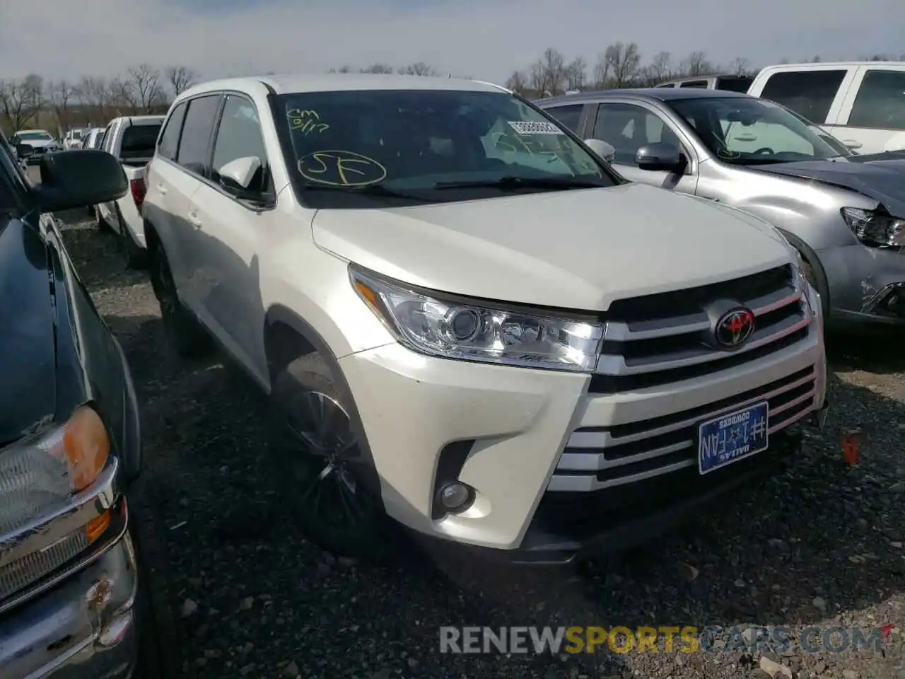 1 Photograph of a damaged car 5TDBZRFH1KS730838 TOYOTA HIGHLANDER 2019