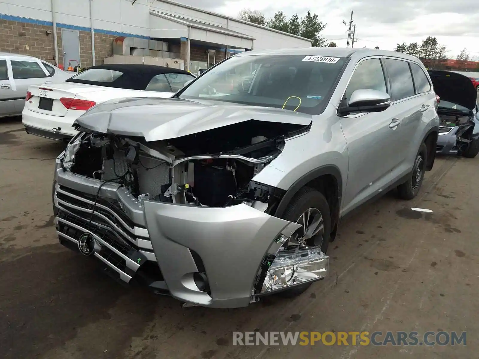 2 Photograph of a damaged car 5TDBZRFH1KS734887 TOYOTA HIGHLANDER 2019