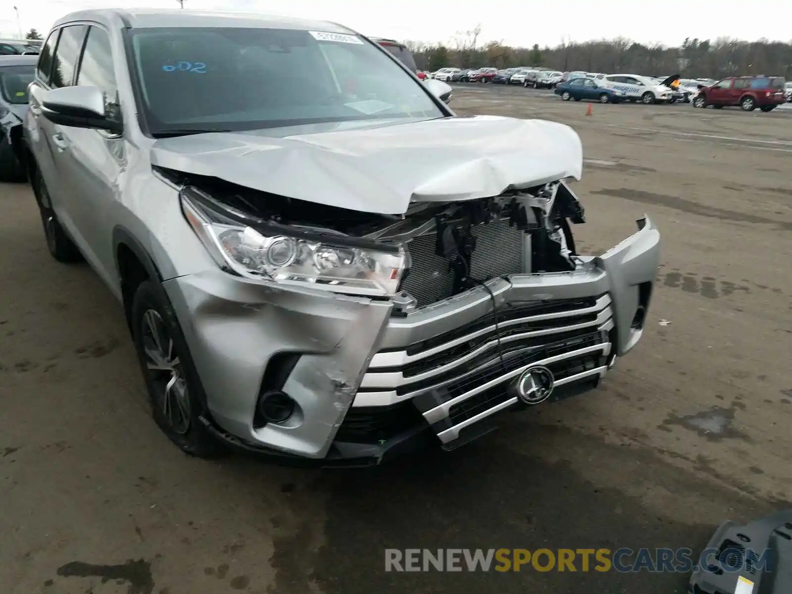 9 Photograph of a damaged car 5TDBZRFH1KS734887 TOYOTA HIGHLANDER 2019