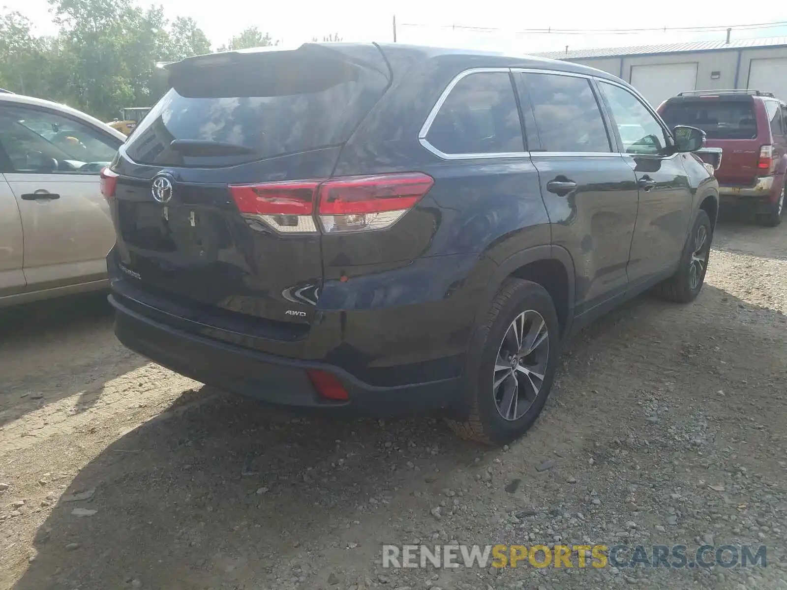 4 Photograph of a damaged car 5TDBZRFH1KS741273 TOYOTA HIGHLANDER 2019