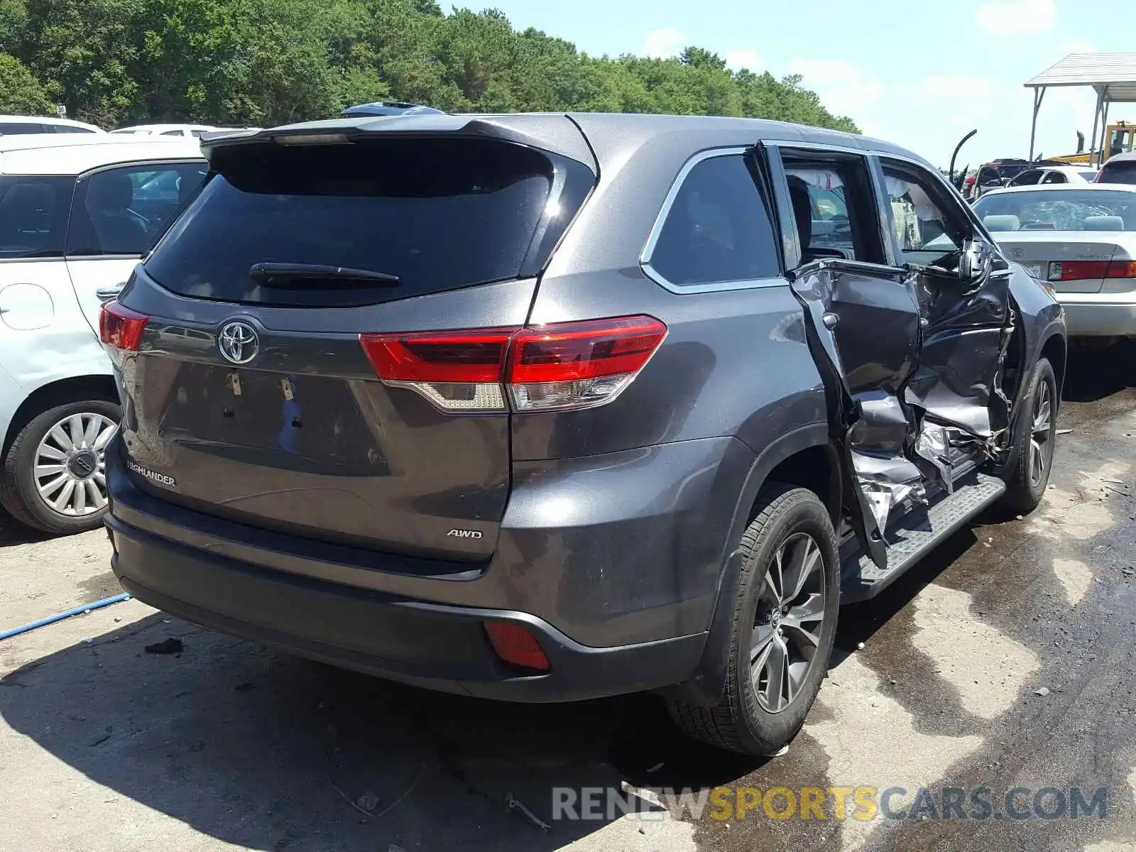 4 Photograph of a damaged car 5TDBZRFH1KS741838 TOYOTA HIGHLANDER 2019