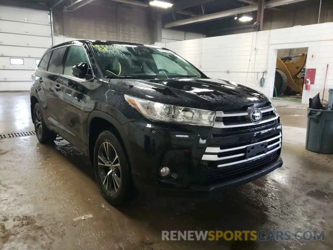 1 Photograph of a damaged car 5TDBZRFH1KS743220 TOYOTA HIGHLANDER 2019