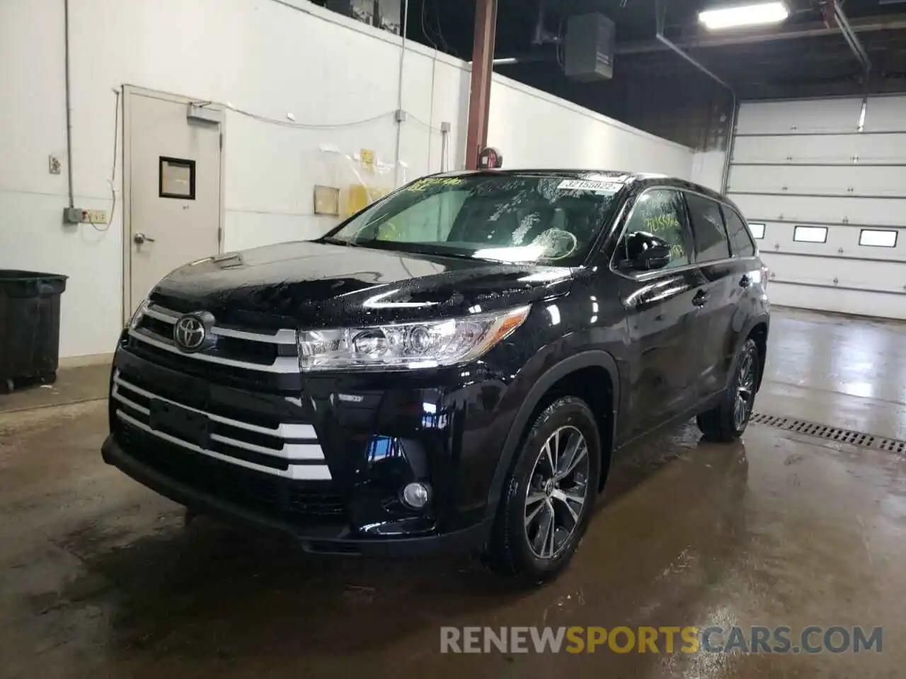 2 Photograph of a damaged car 5TDBZRFH1KS743220 TOYOTA HIGHLANDER 2019