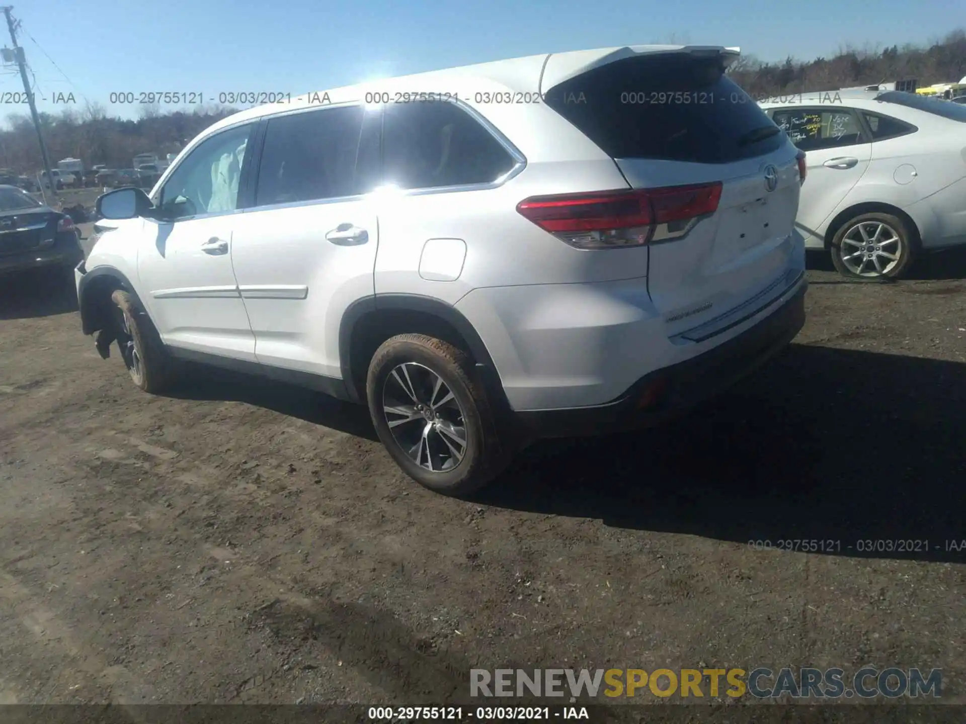 3 Photograph of a damaged car 5TDBZRFH1KS743573 TOYOTA HIGHLANDER 2019