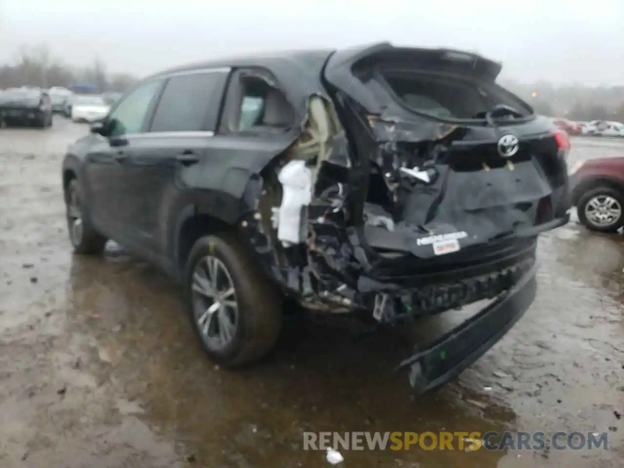 3 Photograph of a damaged car 5TDBZRFH1KS746943 TOYOTA HIGHLANDER 2019