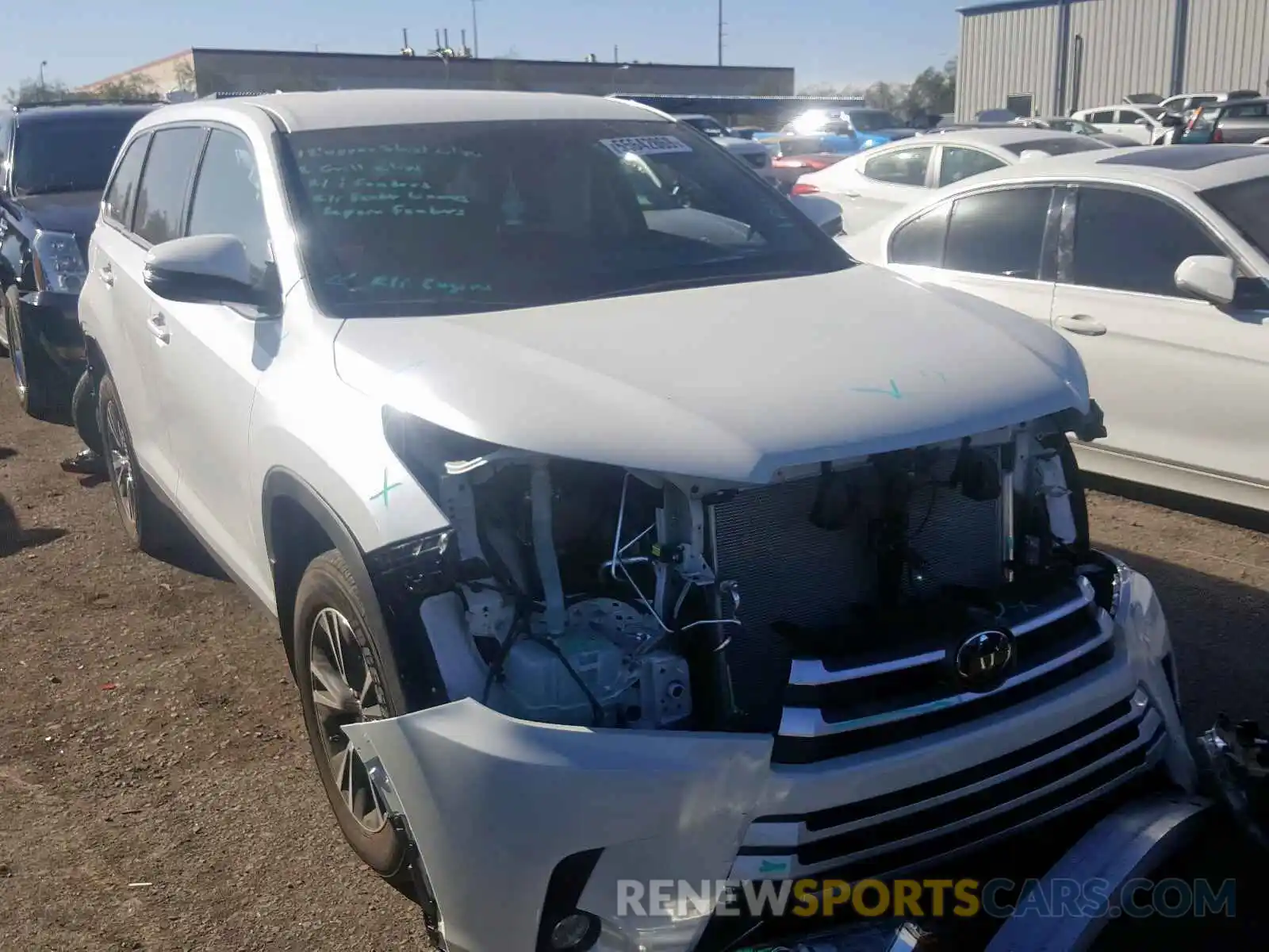 1 Photograph of a damaged car 5TDBZRFH1KS919652 TOYOTA HIGHLANDER 2019